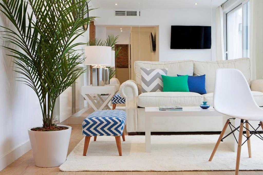 Luminoso Apartamento Con Terraza En Sol Apartment Madrid Bagian luar foto