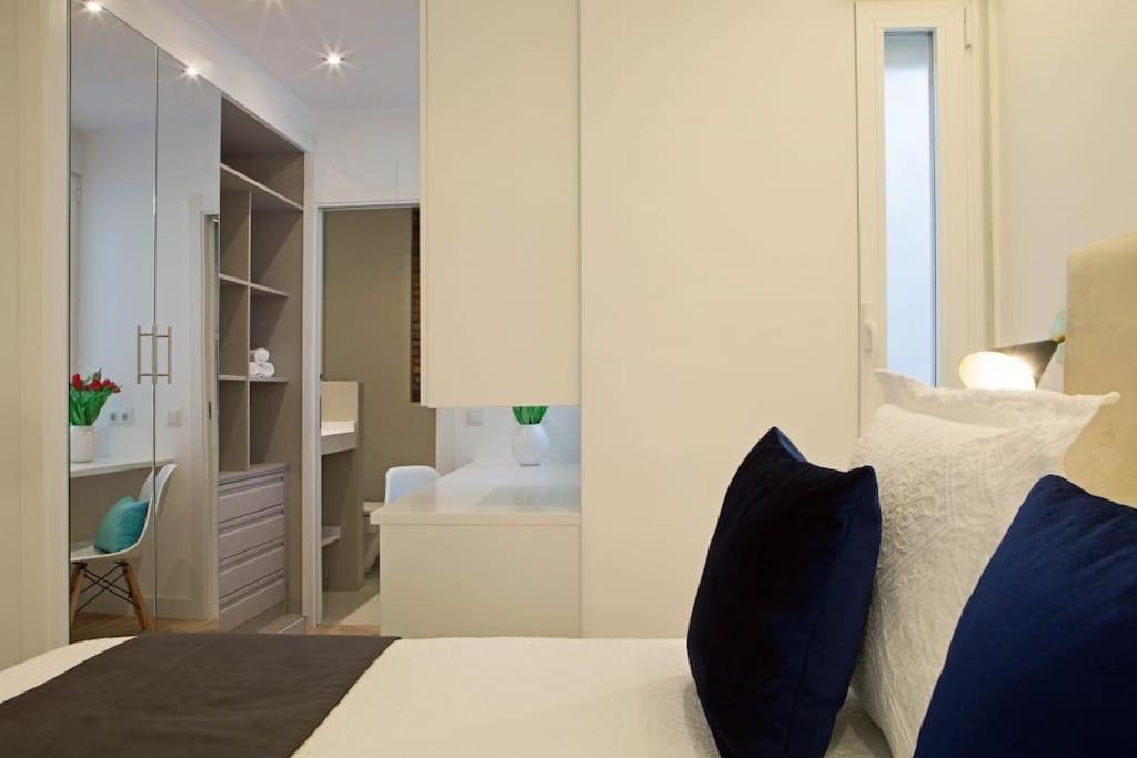 Luminoso Apartamento Con Terraza En Sol Apartment Madrid Bagian luar foto