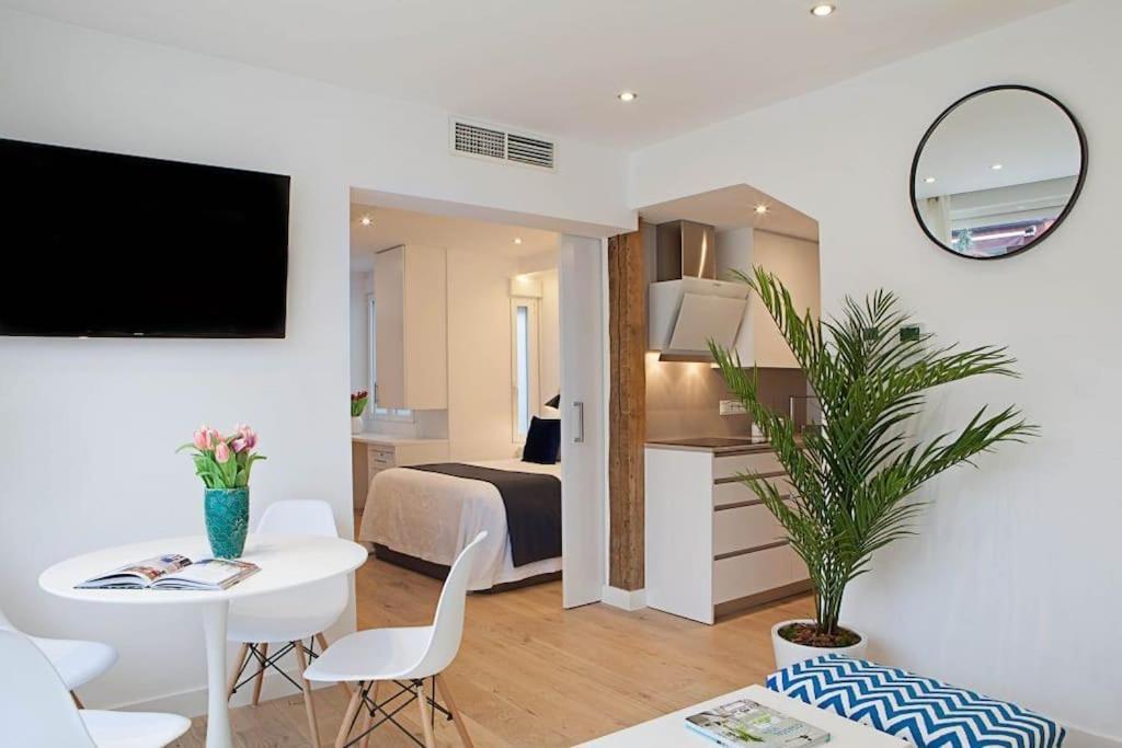 Luminoso Apartamento Con Terraza En Sol Apartment Madrid Bagian luar foto