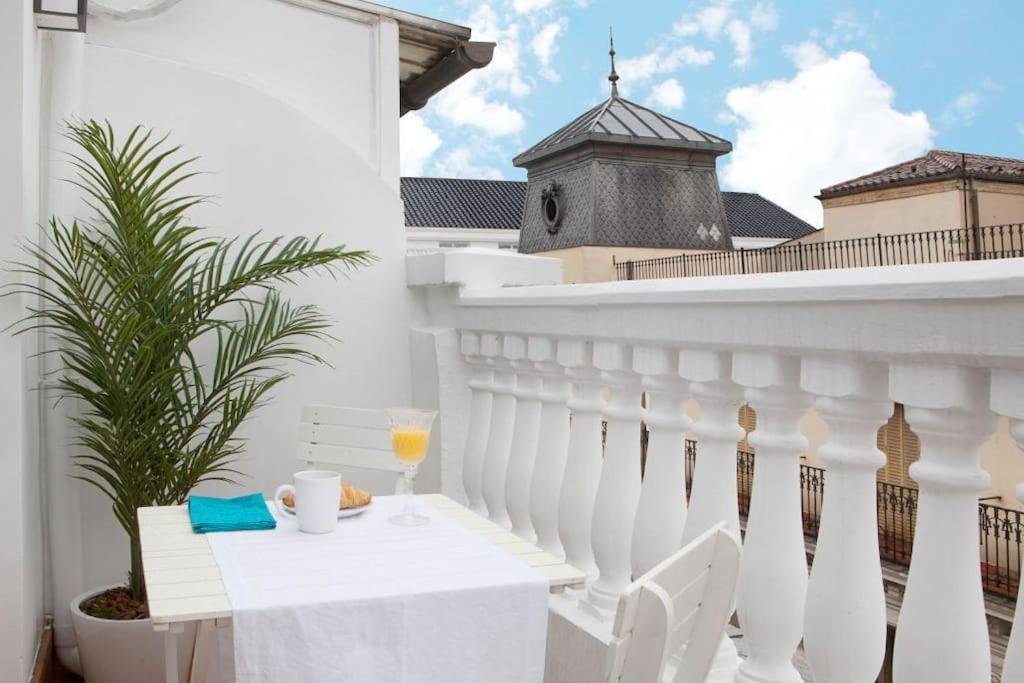 Luminoso Apartamento Con Terraza En Sol Apartment Madrid Bagian luar foto