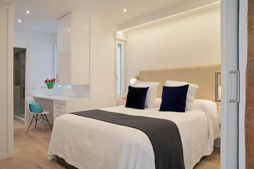 Luminoso Apartamento Con Terraza En Sol Apartment Madrid Bagian luar foto