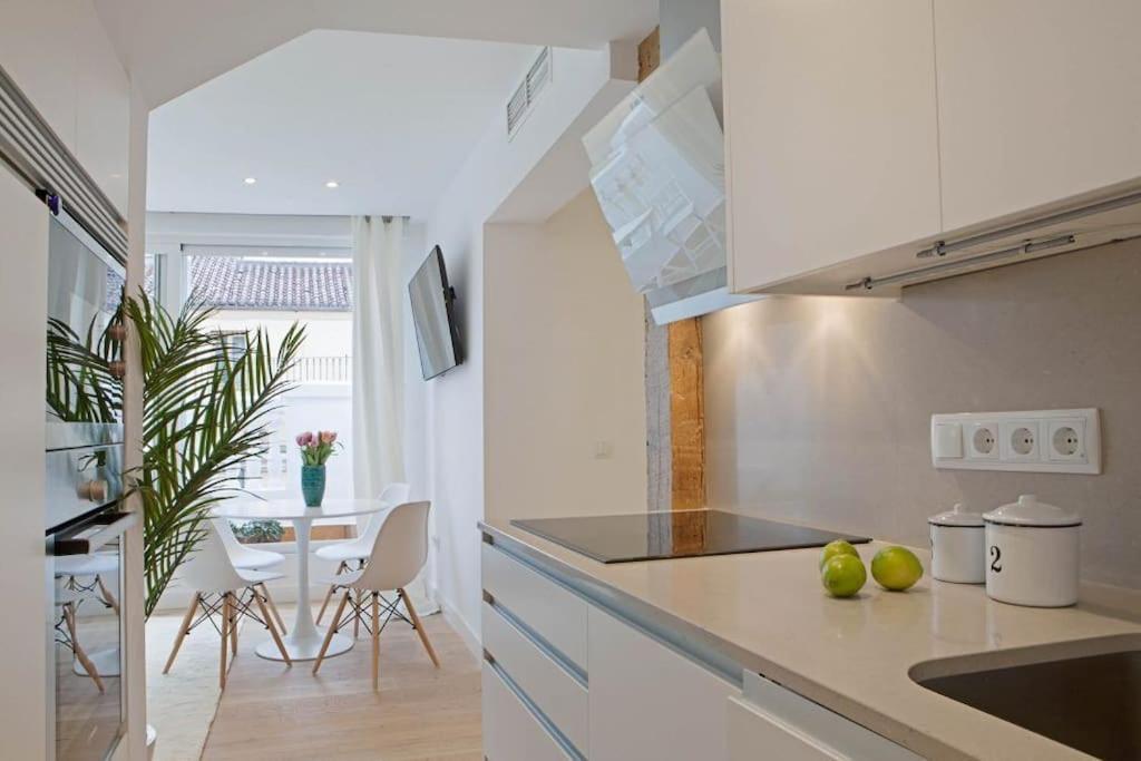 Luminoso Apartamento Con Terraza En Sol Apartment Madrid Bagian luar foto