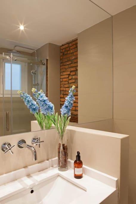 Luminoso Apartamento Con Terraza En Sol Apartment Madrid Bagian luar foto